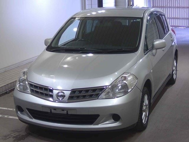 NISSAN TIIDA