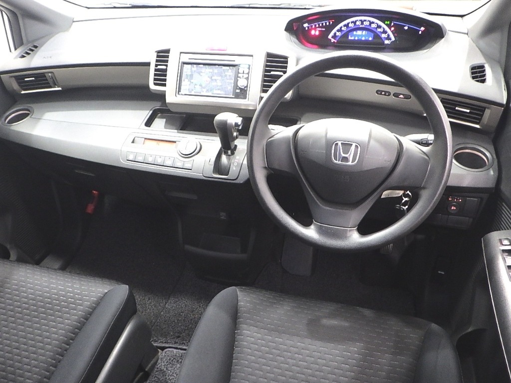 HONDA FREED SPIKE