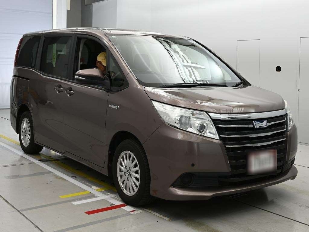 TOYOTA NOAH