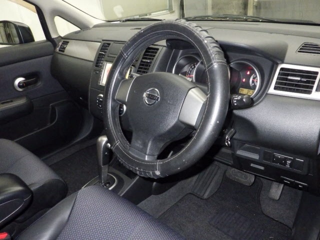 NISSAN TIIDA
