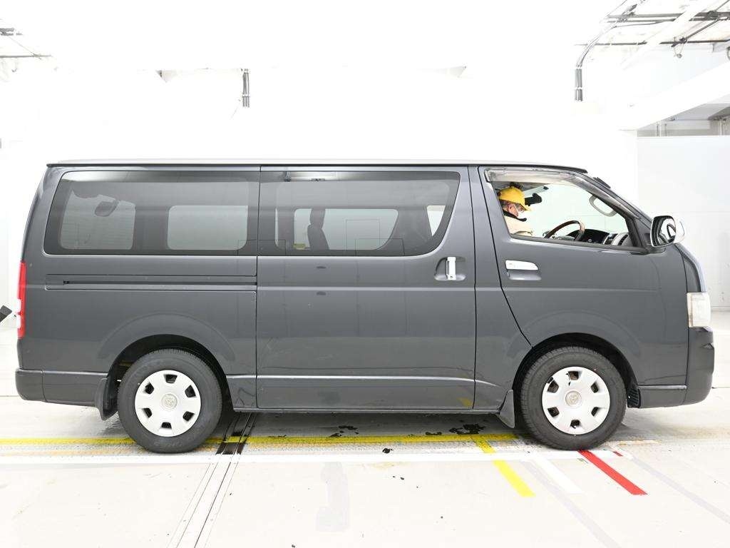 TOYOTA REGIUS ACE