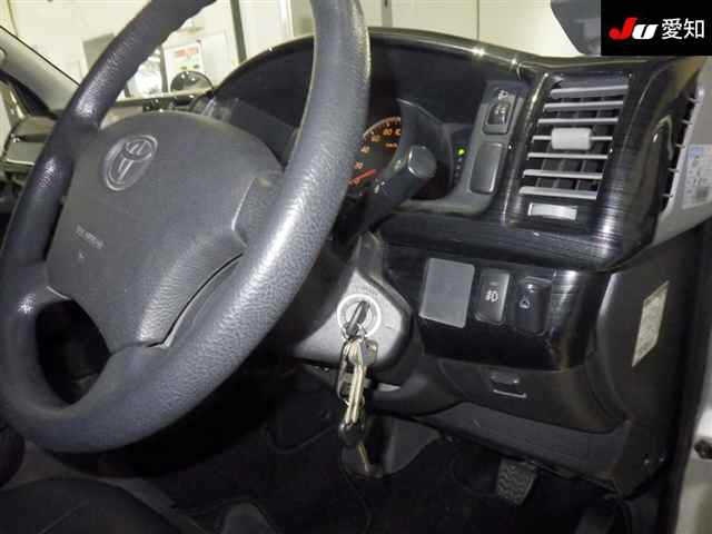 TOYOTA REGIUS ACE