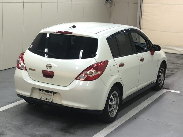 NISSAN TIIDA