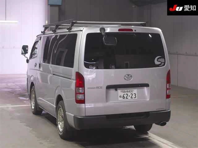 TOYOTA REGIUS ACE