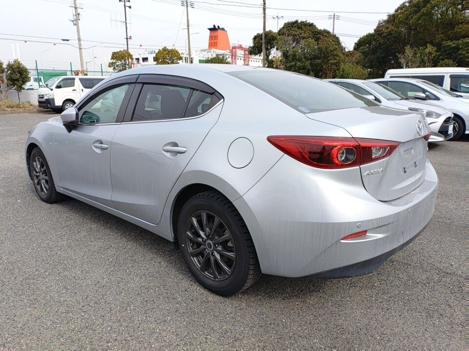MAZDA AXELA