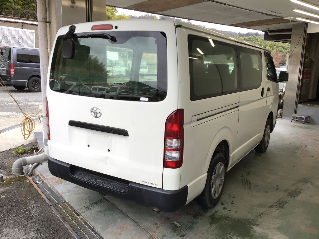 TOYOTA REGIUS ACE