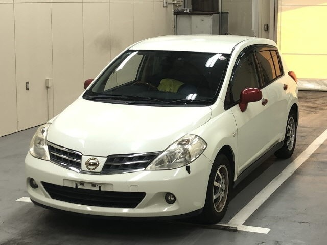 NISSAN TIIDA
