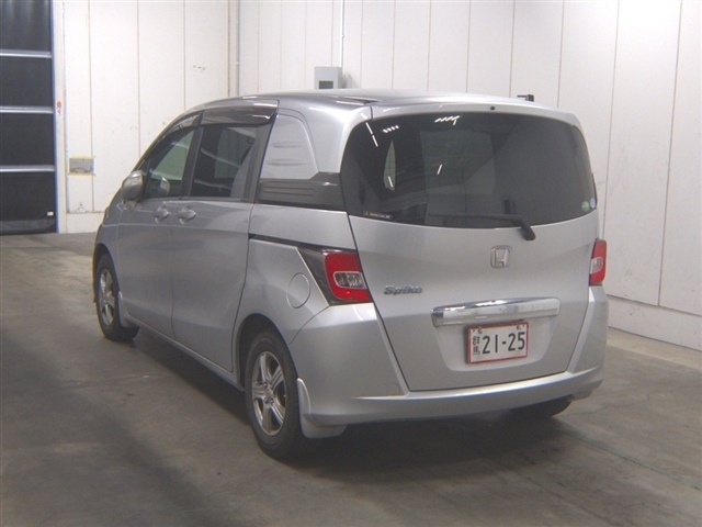 HONDA FREED SPIKE