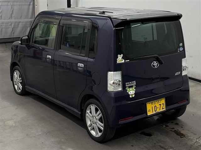 TOYOTA PIXIS SPACE