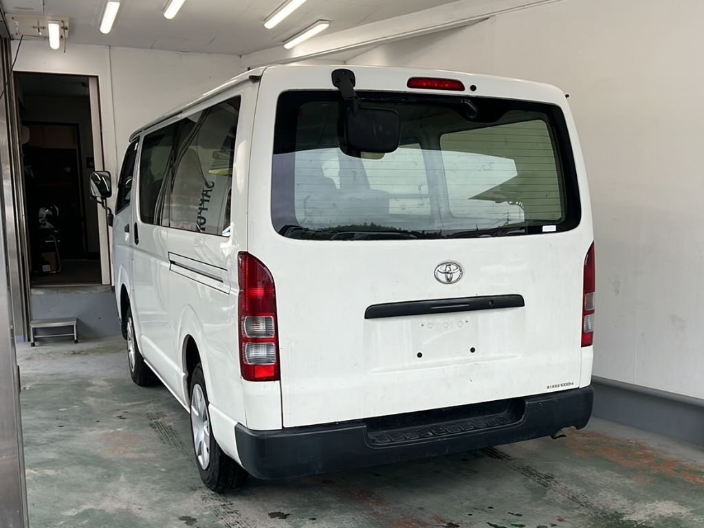 TOYOTA REGIUS ACE
