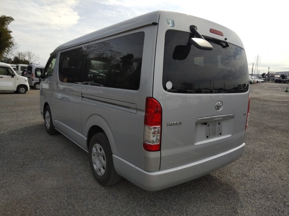 TOYOTA HIACE