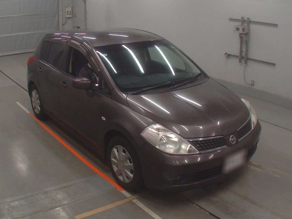 NISSAN TIIDA