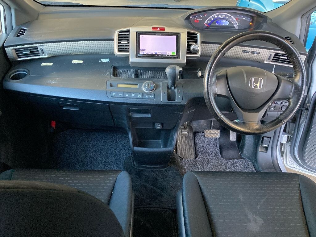 HONDA FREED SPIKE