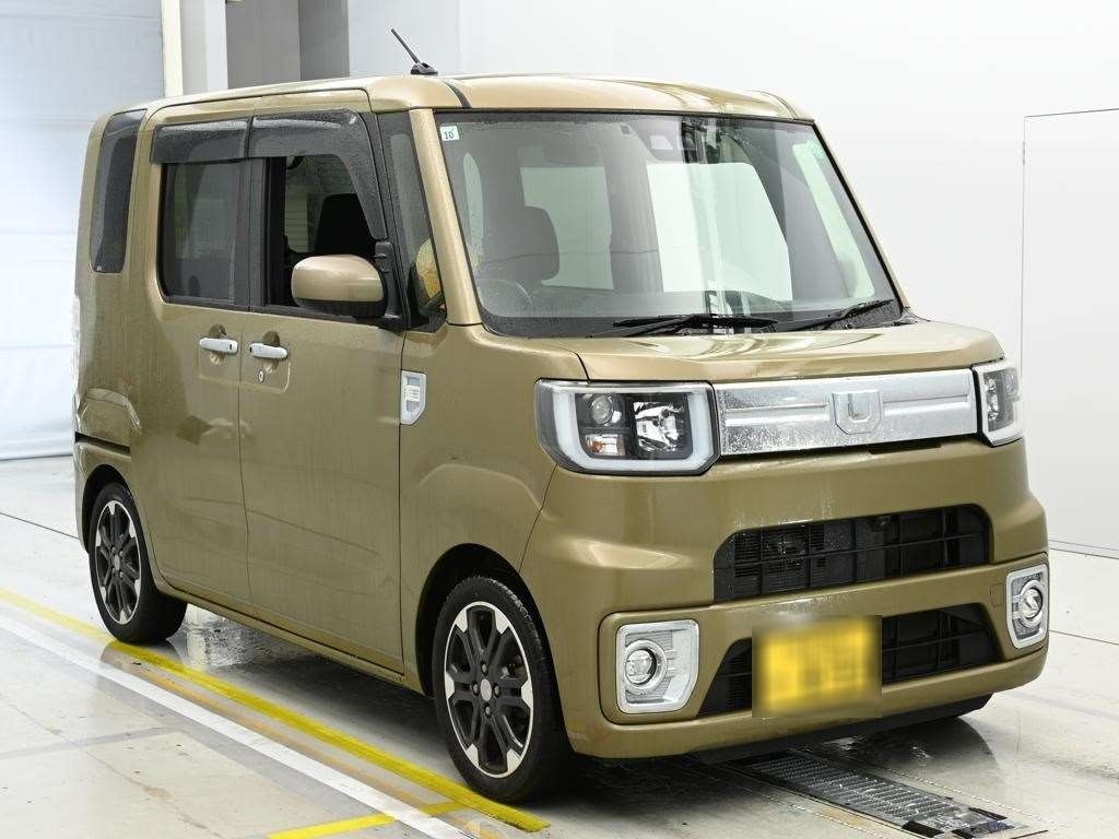 DAIHATSU WAKE