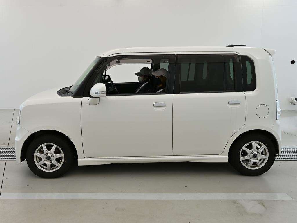 TOYOTA PIXIS SPACE