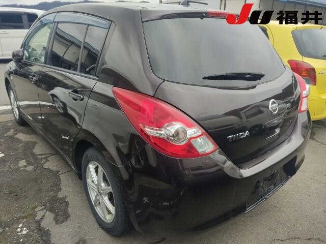 NISSAN TIIDA