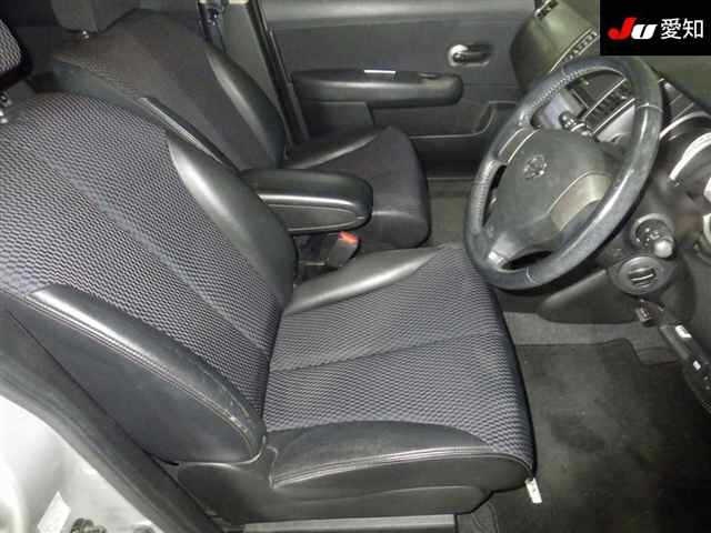 NISSAN TIIDA