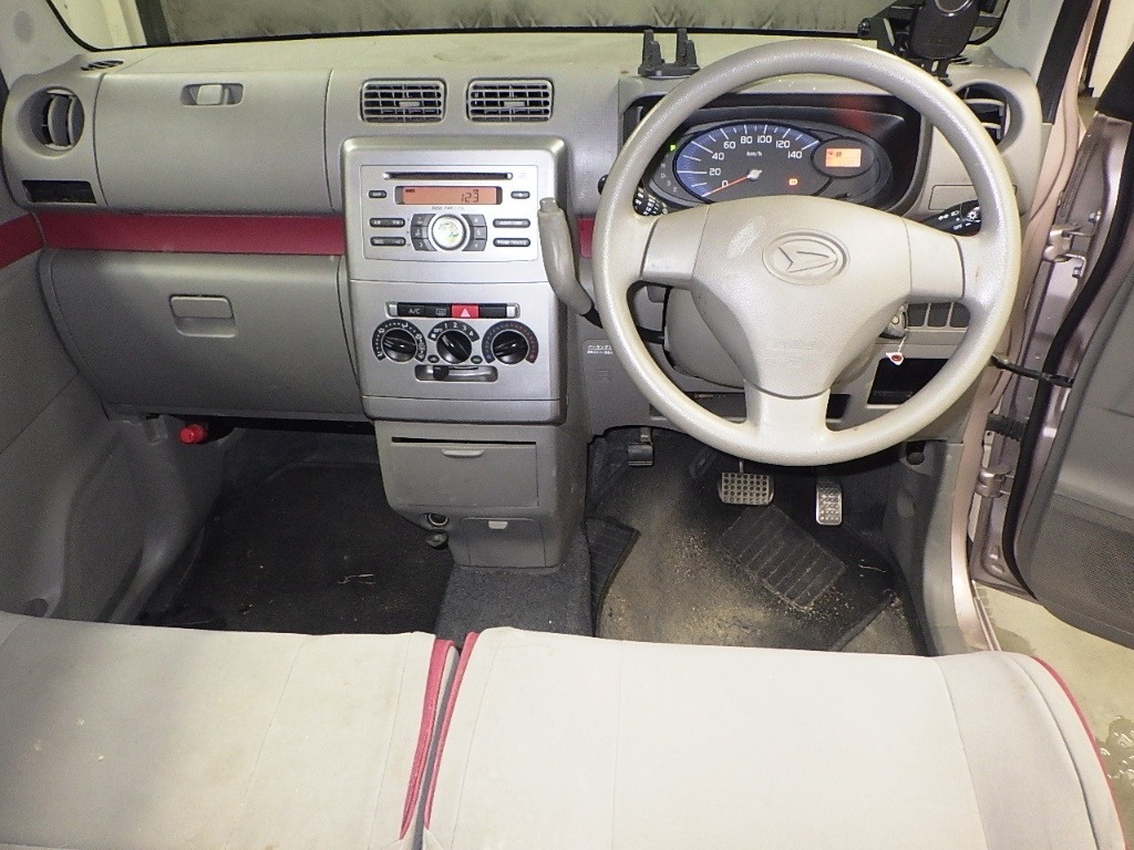 DAIHATSU MOVE CONTE