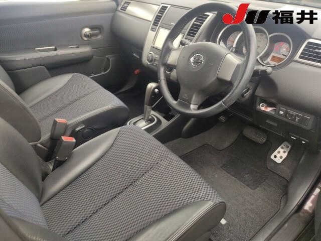 NISSAN TIIDA