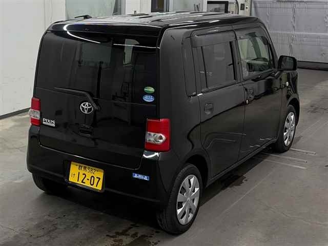 TOYOTA PIXIS SPACE