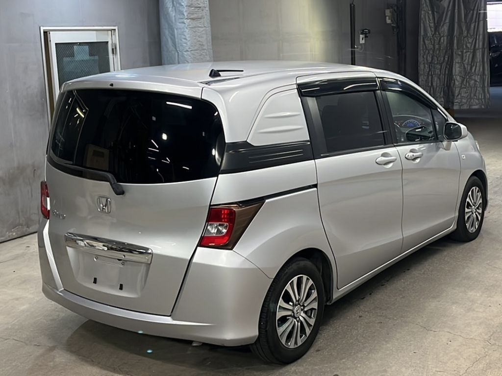 HONDA FREED SPIKE
