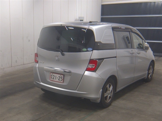 HONDA FREED SPIKE