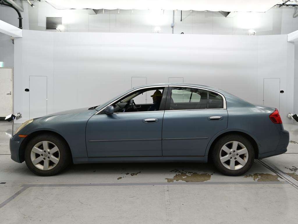 NISSAN SKYLINE