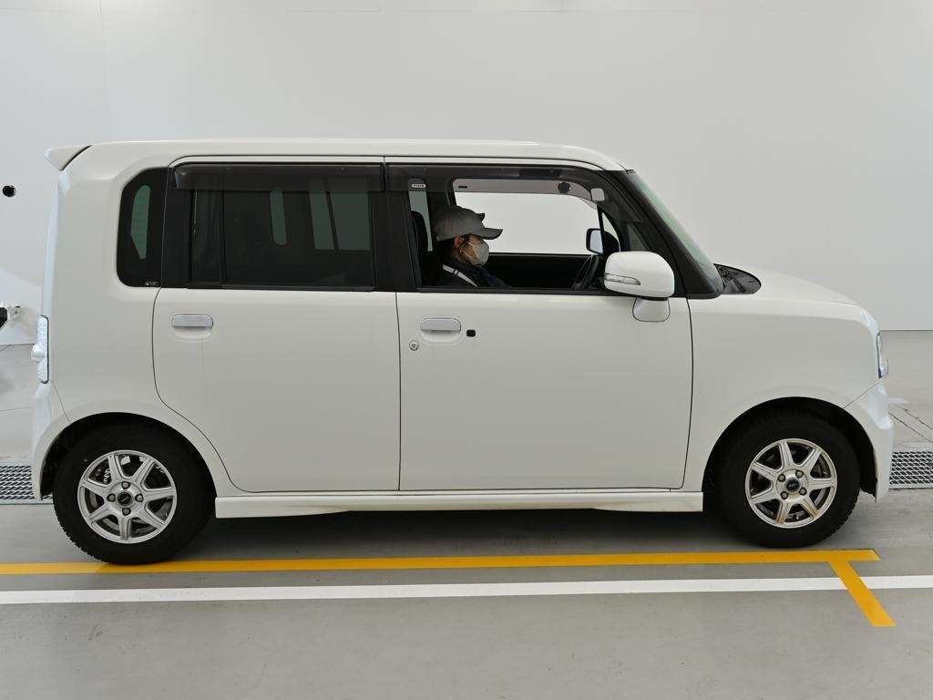 TOYOTA PIXIS SPACE