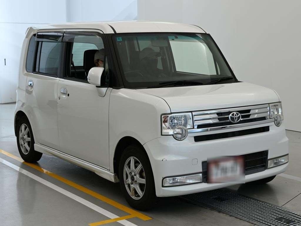 TOYOTA PIXIS SPACE