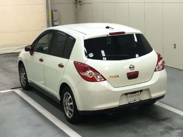 NISSAN TIIDA