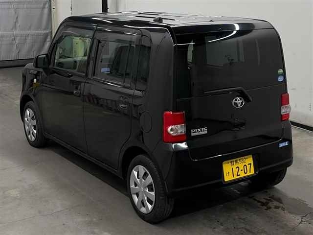 TOYOTA PIXIS SPACE
