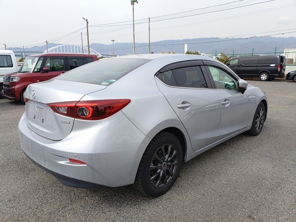 MAZDA AXELA