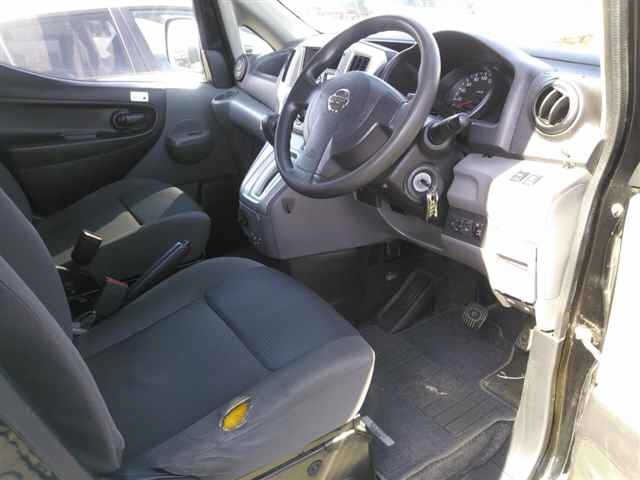 NISSAN NV200