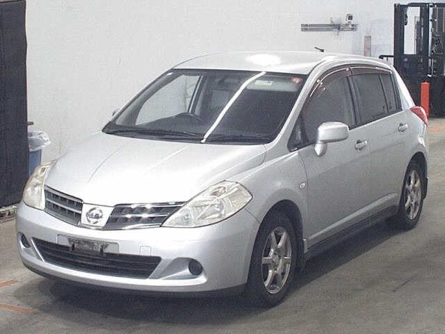 NISSAN TIIDA