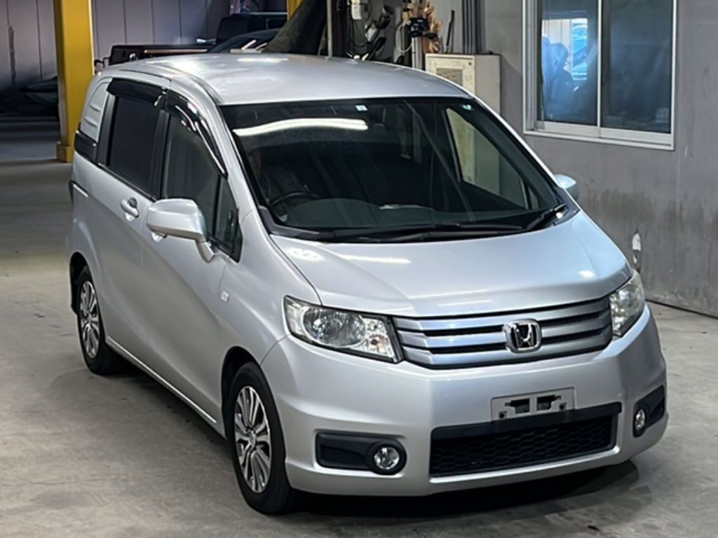 HONDA FREED SPIKE
