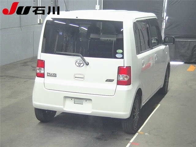 TOYOTA PIXIS SPACE