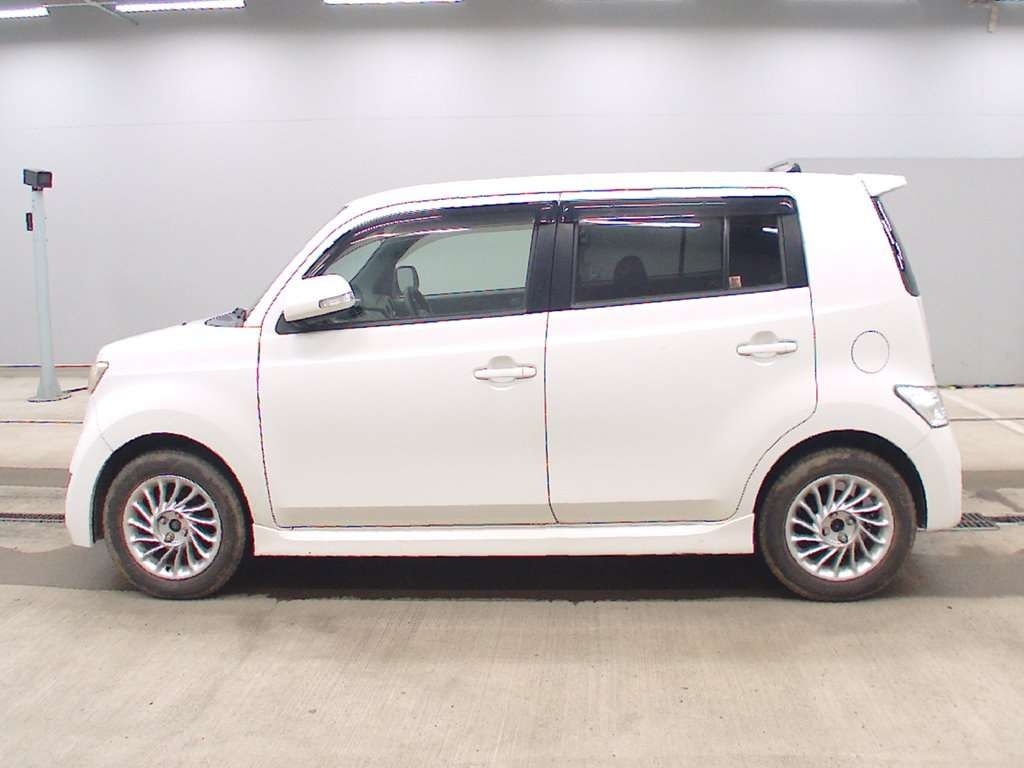 TOYOTA BB