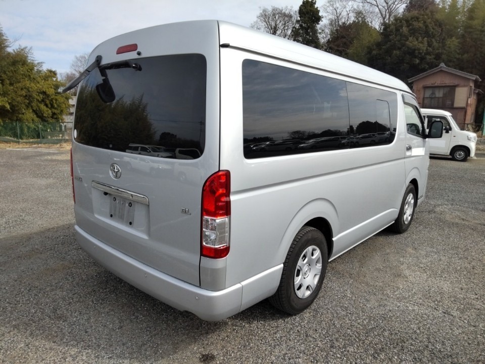 TOYOTA HIACE