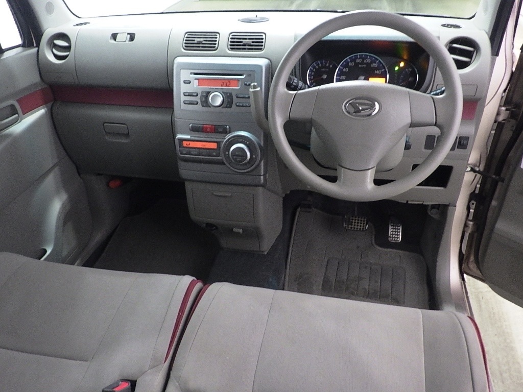DAIHATSU MOVE CONTE