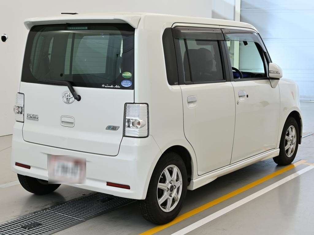 TOYOTA PIXIS SPACE