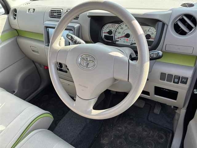 TOYOTA PIXIS SPACE
