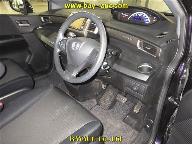 HONDA FREED SPIKE