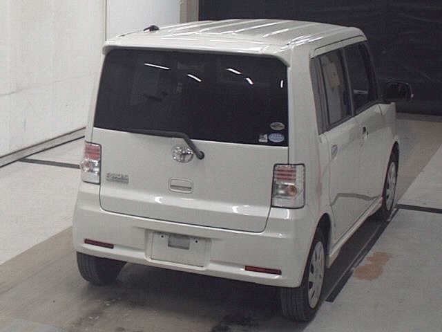TOYOTA PIXIS SPACE