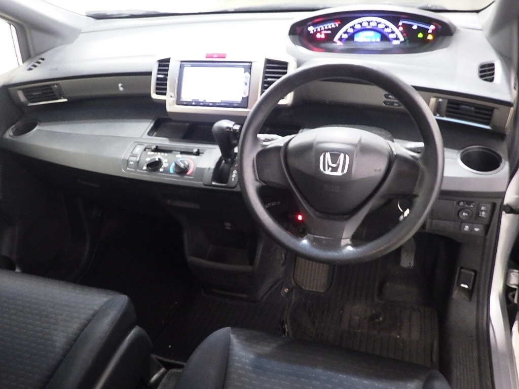 HONDA FREED SPIKE