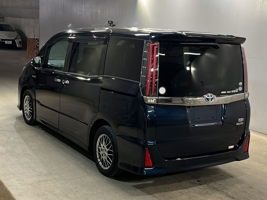 TOYOTA NOAH