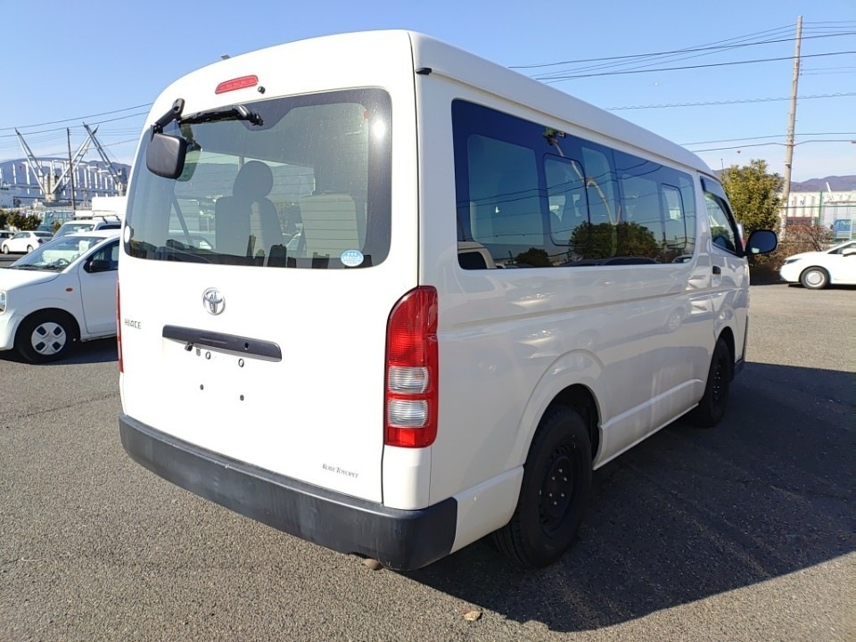 TOYOTA HIACE