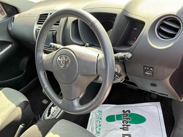 TOYOTA IST
