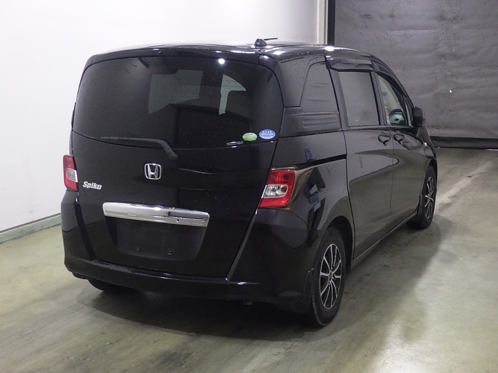 HONDA FREED SPIKE