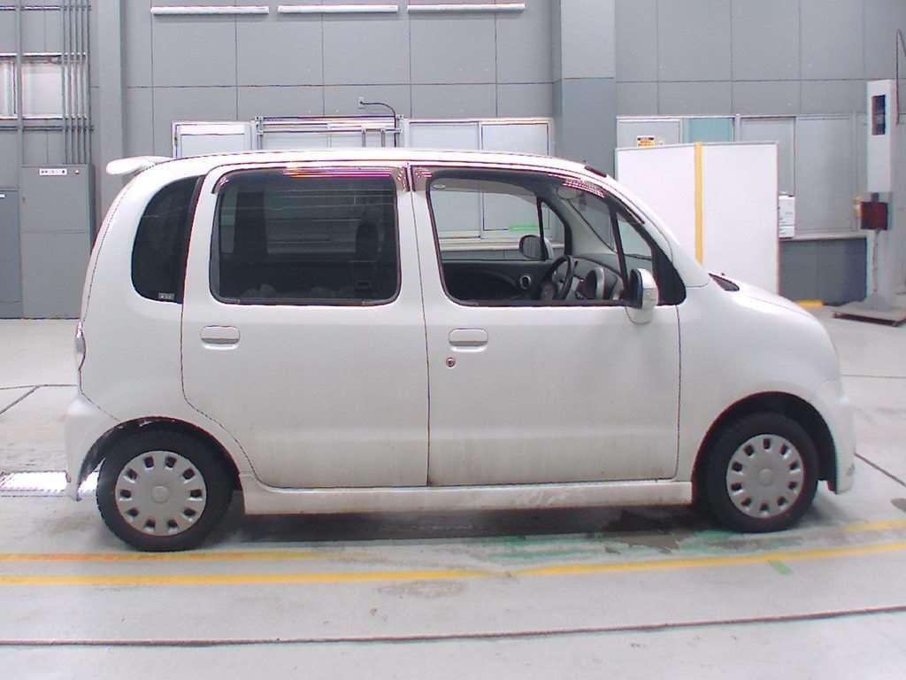 DAIHATSU MOVE LATTE