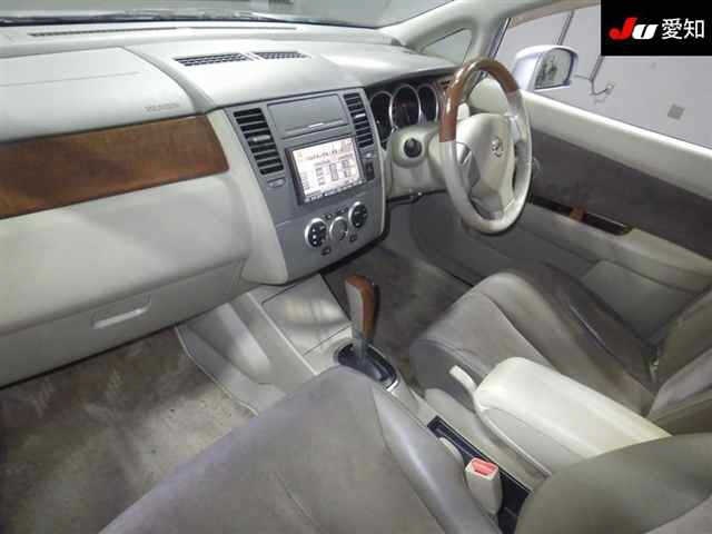 NISSAN TIIDA